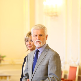 Prezident Petr Pavel nahodil šedé sako.