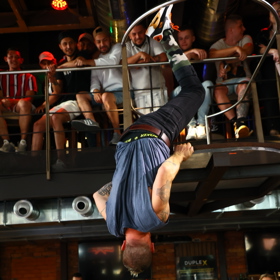 Martin Kocián vzhůru nohama.