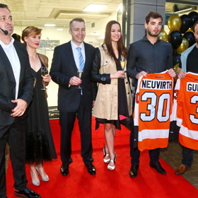 Radko Gudas a Michal Neuvirth jsou hokejoví přátelé.