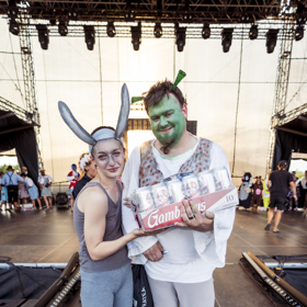 Shrek a oslík v podání letošních návštěvníků festivalu Hrady.cz. 