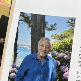 Karel Gott na jedné ze svých dovolených u moře.