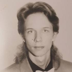 Aleš Cibulka na své fotografii z maturitního tabla.