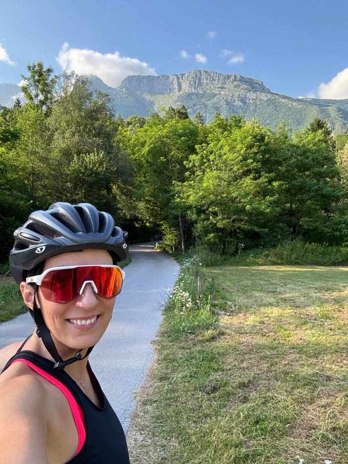 FOTO: Markéta Pekarová Adamová na kole. – stránka 270