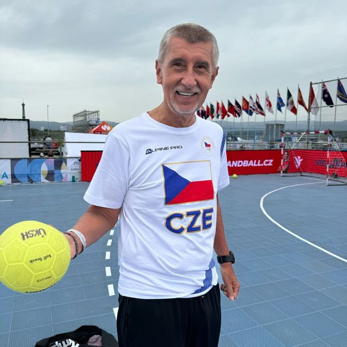FOTO: Andrej Babiš si zahrál několik sportů. – stránka 213