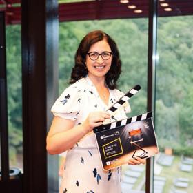 Martina Kneiflová se nechala na party společnosti EY nalíčit a učesat v Elle Beauty Lounge. 