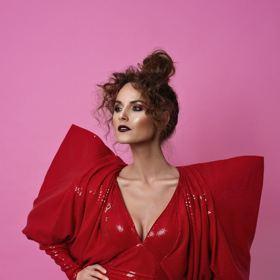 Účesové kolekce s Honzou Kořínkem fotí i slavné české osobnosti. Na snímku Renáta Czadernová.