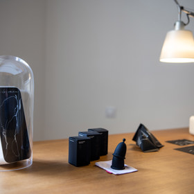 Designérka Anna Marešová a její verze menstruačního kalíšku. 