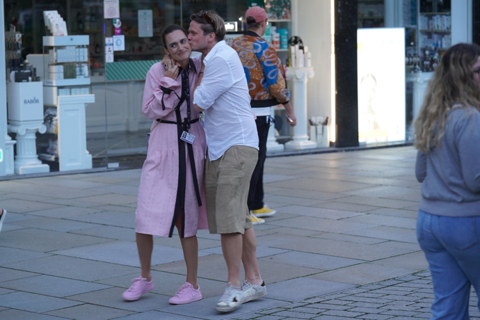 FOTO: Tolik lásky pohromadě. – stránka 246