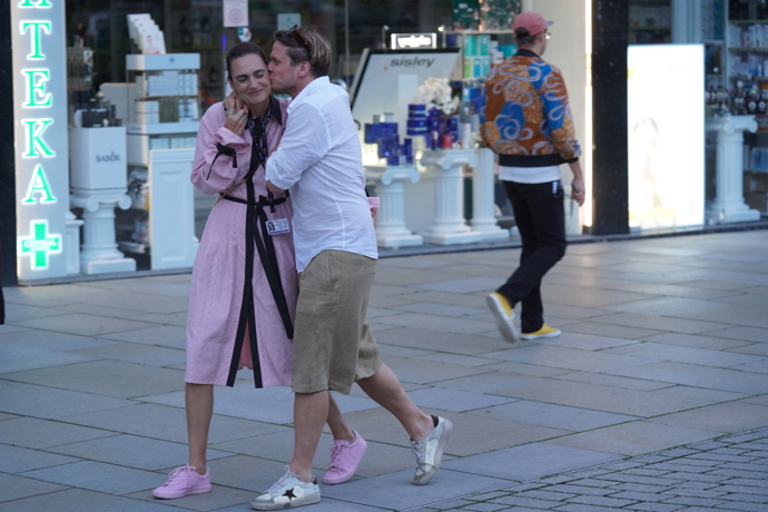 FOTO: Ondra nemohl přestat Danielu líbat. – stránka 245