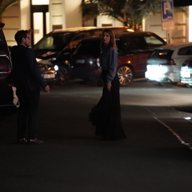 Anna Polívková s partnerem při odchodu z Bokovky bloudili nočními Vary.