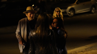 FOTO: Bolek Polívka s Marcelou Černou na nočním tahu ve Varech. V pozadí je vidět Lenka Dragounová.