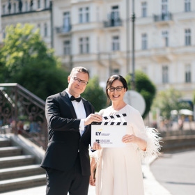 Martina Kneiflová, vedoucí partnerka EY Česká republika, si s manželem Stanislavem Kneiflem užili několik dní ve Varech na filmovém festivalu. 