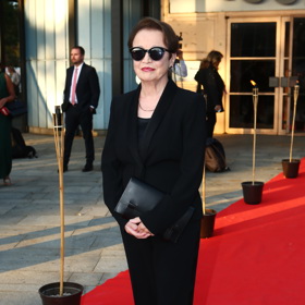 Hana Maciuchová proslula rolemi v Nemocnici na kraji města, Ulici či Krkonošských pohádkách. Objevila se ale i v Chalupářích.