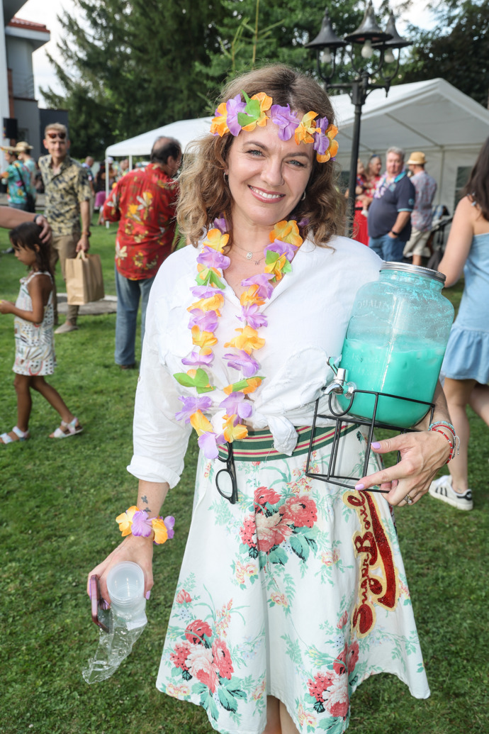 FOTO: Vysmátá Marta Jandová. – stránka 46