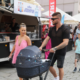 Influencer Marek Valášek alias Datel vyvezl na promenádu syna Kiliána. 