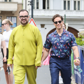 Dvojice je populární také svým nevšedním stylem oblékání.