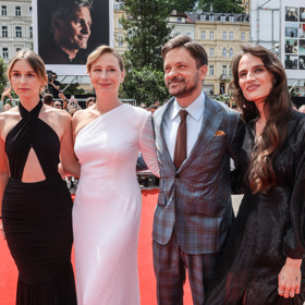 Slavnostní premiéra filmu Vlny ve Varech.