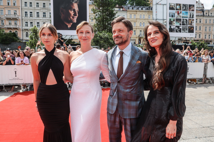 FOTO: Slavnostní premiéra filmu Vlny ve Varech. – stránka 155