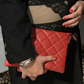 Na módní přehlídku On The Boat vynesla Markéta sako stejné značky a psaníčko Valentino. 