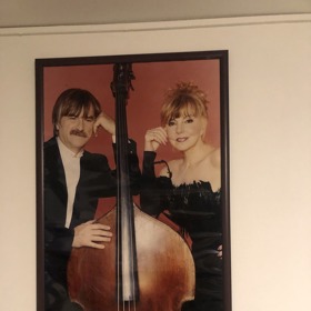 Nezapomenutelná Hanička Zagorová nazpívala s Karlem písničku Hej mistře basů.