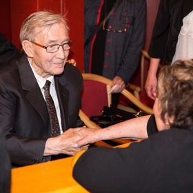 Rudolf Jelínek s Jiřinou Bohdalovou na posledním rozloučení s Dalimilem Klapkou v roce 2022.