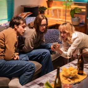 Herečka Elizaveta Maximová si v minisérii Vlastně se nic nestalo zahraje po boku kolegyně Denisy Barešové.