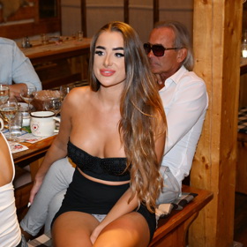 Kačenka v jednu chvíli ukázala kalhotky. 