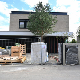 Před půl rokem to vypadalo, že finiš je v dohlednu, na stěhování to přitom začátkem července ještě zdaleka nevypadá.