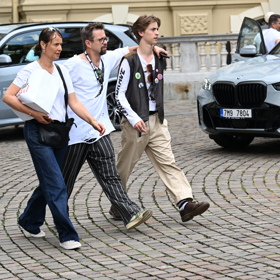 Rodiče Maxmiliána jsou herci Jan Dolanský a Lenka Vlasáková.