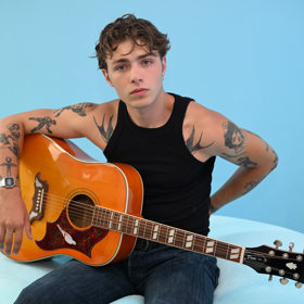 Šimon Opp je velmi pohledný mladík.