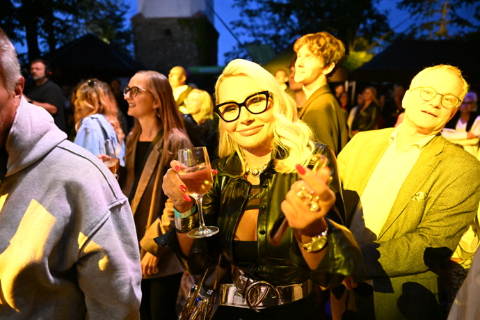 FOTO: Lenka Dragounová se rozparádila na koncertu Chinaski. – stránka 241