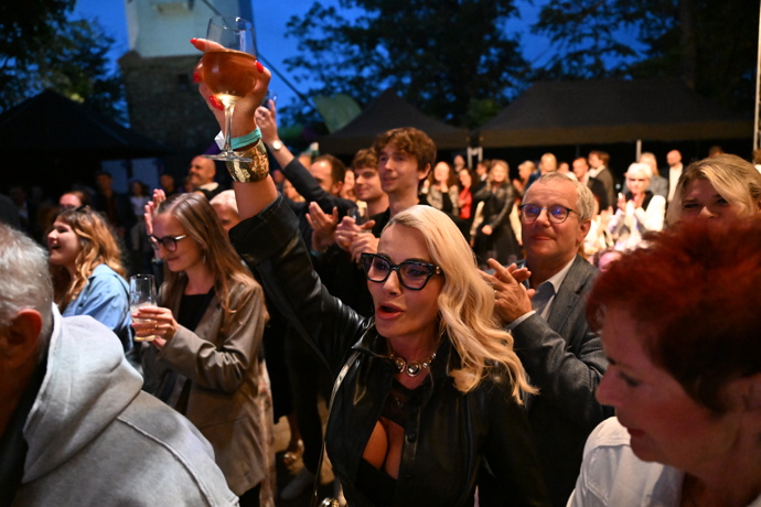 FOTO: Lenka Dragounová se rozparádila na koncertu Chinaski. – stránka 240