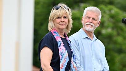 FOTO: Petr Pavel přijel s Evou Pavlovou na zámek v Lánech.