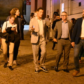 Clive Owen vyrazil na večírek.