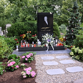 Lidé stále vzpomínají. 