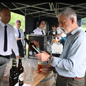 Petr Pavel pokukoval, čím by zahnal žízeň.