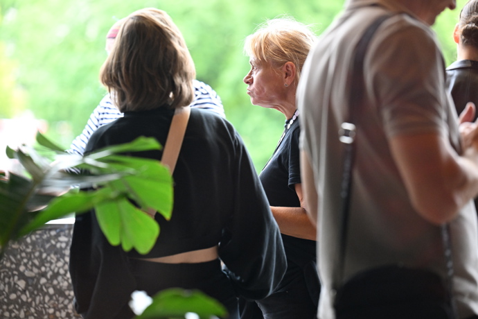 FOTO: Herečka Pavla Tomicová ve Varech. – stránka 80