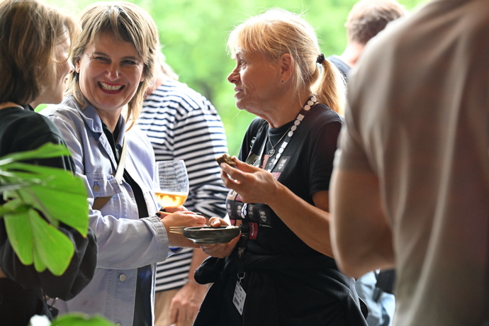 FOTO: Pavla Tomicová se ve Varech bavila. – stránka 75