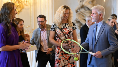 FOTO: Dámy přivezli dárky.