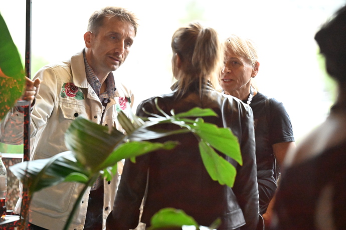 FOTO: Pavla Tomicová se ve Varech bavila. – stránka 72