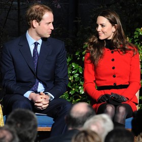 Po čtyřech letech vztahu, kdy už se zdálo, že zásnuby jsou na spadnutí, William Kate zavolal a během 30 minut jí vysvětlil, že se k sobě vlastně vůbec nehodí a měli by se rozejít. Na fotce tři měsíce před rozchodem.