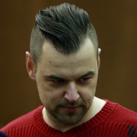 Petr Kramný byl v roce 2016 pravomocně odsouzen za dvojnásobnou vraždu své manželky a dcery elektrickým proudem.