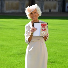 Mary Berry se pyšní šlechtickým titulem Dame, který uděluje britský panovník významným osobnostem.