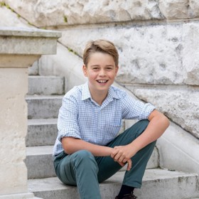 Podle královské astroložky Debbie Frank je George stejně jako táta William a babička Diana extrémně citlivý a srdečný. 