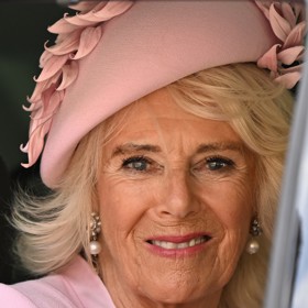 Královna choť Camilla slaví 77. narozeniny. Ač je už od mládí v hledáčku médií, ne vše je o ní dobře známo. Například to, že studovala v Paříži francouzštinu a francouzskou literaturu.