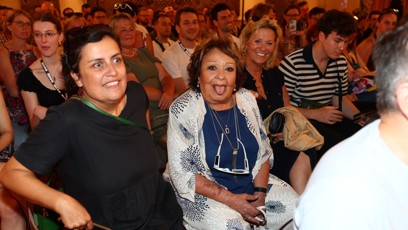 FOTO: Jiřina Bohdalová byla ve Varech v dobrém rozmaru.