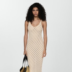 Háčkované šaty vhodné do města. Mango, 1 299 Kč