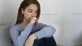 Lucie (27): Dva roky jsem věřila, že spolu chodíme. Pak mě přítel představil jako pouhou známou a zničil mé iluze