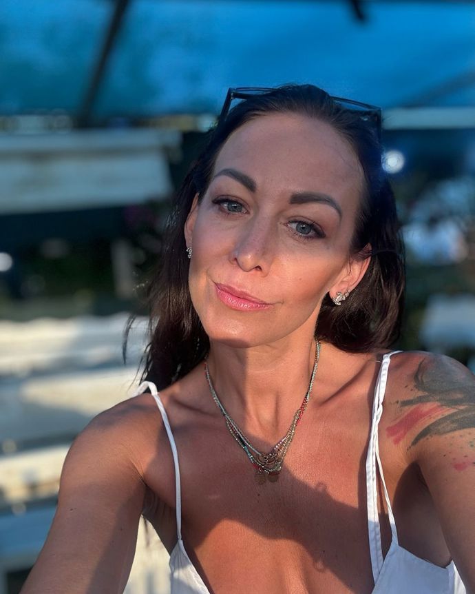 FOTO: Agáta Hanychová vypadá velmi šťastně. – stránka 951