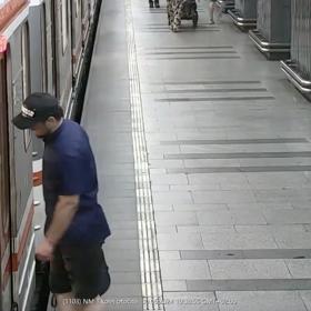 Muž byl ve stanici metra Náměstí Míru.